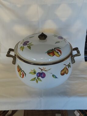 Vintage Tabletops Unlimited Enamel Fruit Pattern Pot w/Lid Brass Hardware.